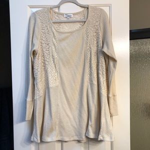 Cute cotton top with lace inserts, 2X!